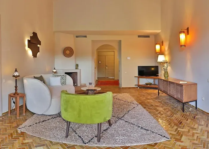 Boutique Des Remparts & 5* Aigues-Mortes