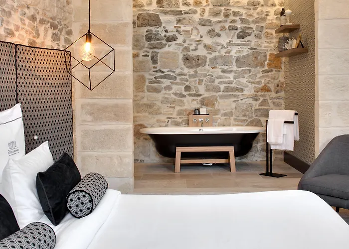 Boutique Des Remparts & 5* Aigues-Mortes