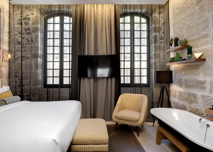 Hotel Boutique Des Remparts & Aigues-Mortes
