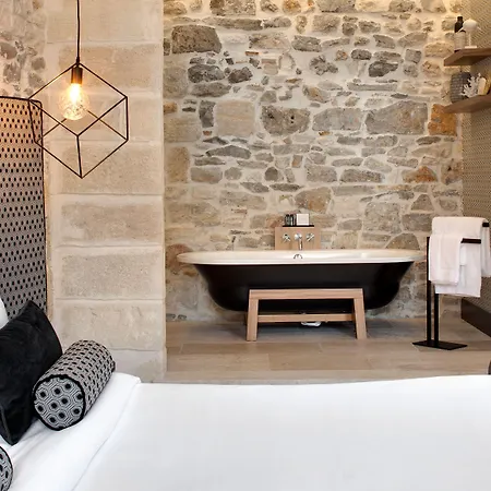 Boutique Des Remparts & 5* Aigues-Mortes