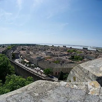 Отель Boutique Des Remparts & Эг-Морт