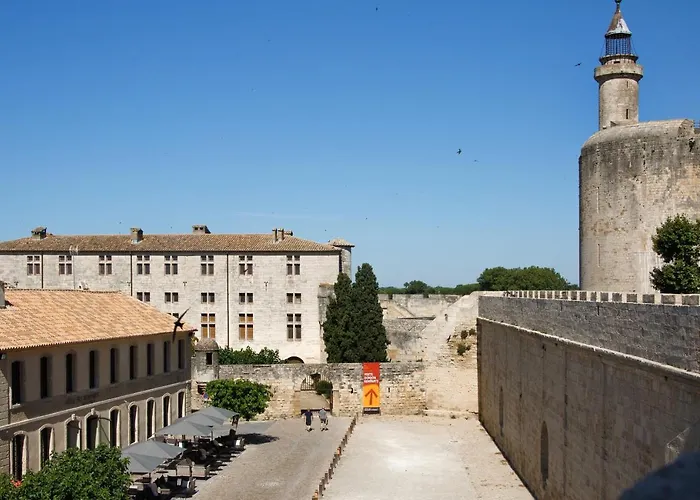 Boutique Des Remparts & Отель Эг-Морт